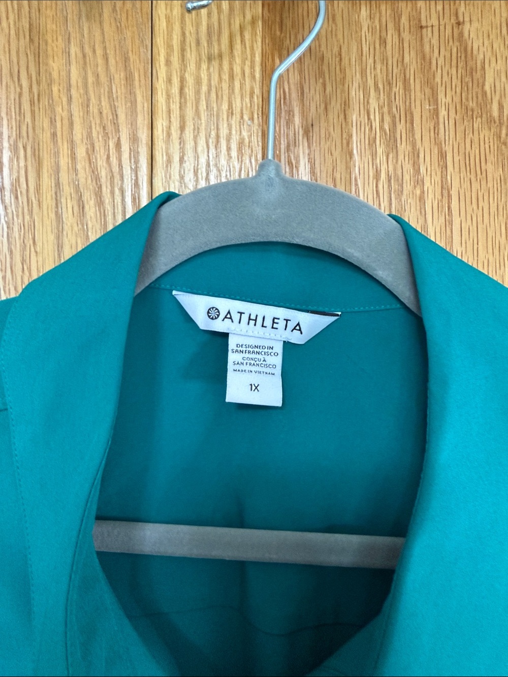 Athleta Emerald Green Sleeveless Button-Down Collared Shell - Picture 3 of 5